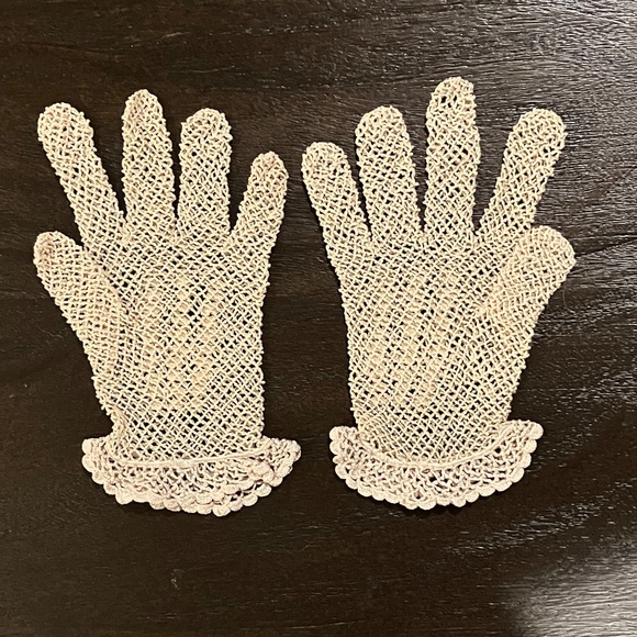 Vintage Crochet Gloves - Picture 3 of 5